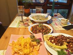-月亮眼花园餐厅书吧酒吧