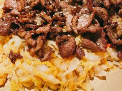 铜盘酸菜炒烤羊肉-丝路金桃·新疆菜(徐汇店)