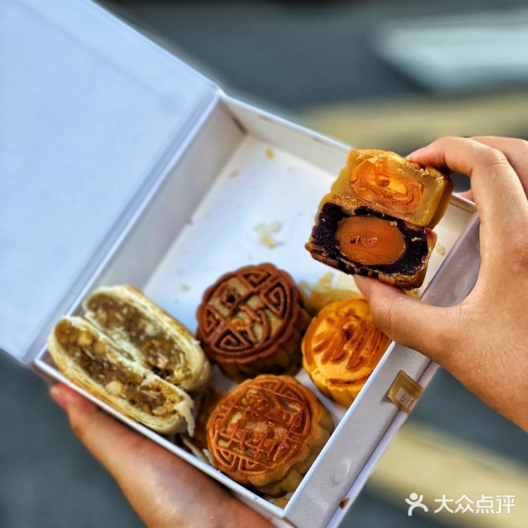 除了酥皮一大颗蛋黄🥮好吃已经说累了