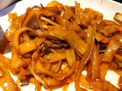 干炒牛河-汤城小厨•粤菜•靓汤(苏州街店)