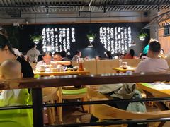 大堂-洪氏嗨捞·广东猪肚鸡·椰子鸡火锅(西咸万象城店)