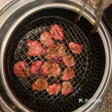 每次必吃的是烤牛肉和冷面,还有牛舌和板筋