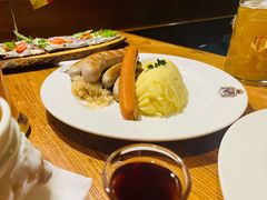 纽伦堡香肠配德国酸菜和土豆泥-德国金皇冠啤酒坊(硅谷大街店)