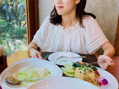 -Chom Cafe and Restaurant