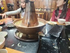 -果松木炭酸菜铜火锅·外婆参鸡汤