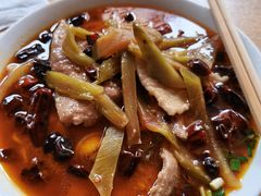 特色酸菜肉片米线-巴鑫田姐米线(巴南万达店)