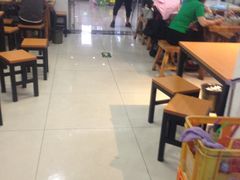 大堂-门框胡同百年卤煮(鸟巢店)