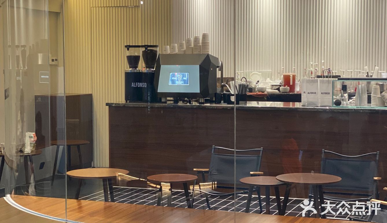 大良新晋半开放式咖啡店☕️暗黑风超酷der⚫️