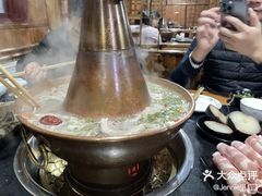 -果松木炭酸菜铜火锅·外婆参鸡汤