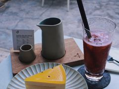 -彳亍咖啡·这里(水湾路店)