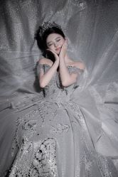 -艾米丽婚纱礼服