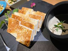 盐水鸭肝酱配烤面包片-梧桐
