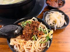 -丽虹云南过桥米线(兴工街店)
