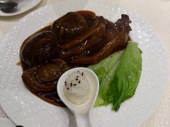 阿一鮑魚扣鵝掌伴時菜-富临饭店