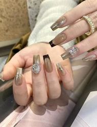 -赢韵美甲美睫瑞士净斑中心
