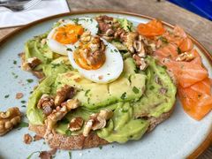 牛油果煮蛋吐司-RAC BAR(安福路店)