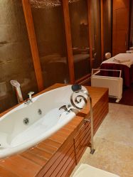 -青岛香格里拉·氣水疗中心