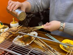 -哈尔滨小酒馆·鲜肉现穿自助烧烤(康新花园店)