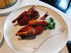 玻璃皮润烧乳鸽王-富力丽思卡尔顿酒店·丽轩中餐厅