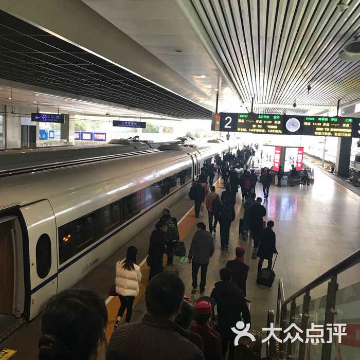 上海虹桥火车站站台图片