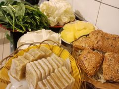-洞庭洲·防空洞火锅·烧烤·铜锅涮肉(新百广场店)