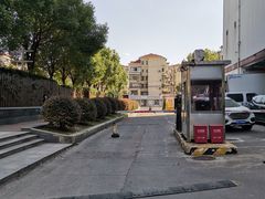 -沃尔玛上海田林店-地面停车场