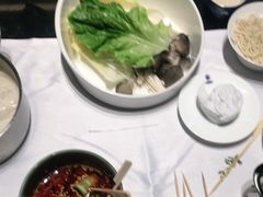 -红鼎豆捞·非遗鲍皇汤火锅(宝丰路店)