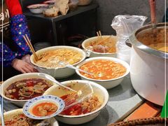 -爆炸头阿姨小四川正宗川味小吃(无任何分店)