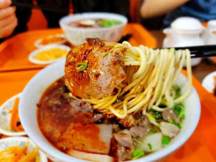 金鼎牛肉面(酒泉路店)-"第n次来兰州 友崽接到我带我去吃的第一顿.