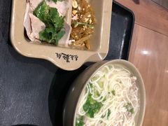 -亮亮面馆(经六路店)