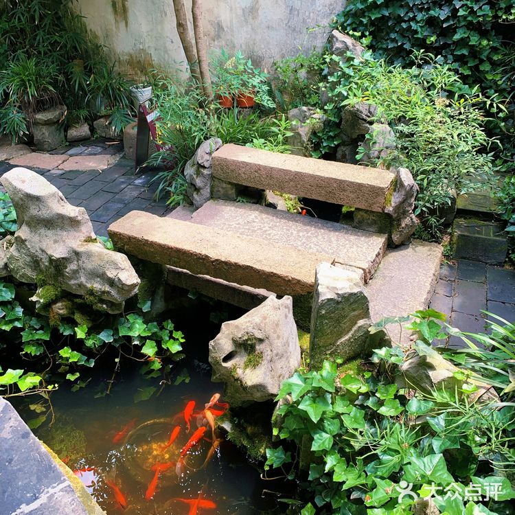 浅画镜中眉,深拜楼西月