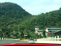 -英德宝晶宫天鹅湖茶语温泉