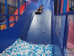 -反弹空间蹦床主题乐园