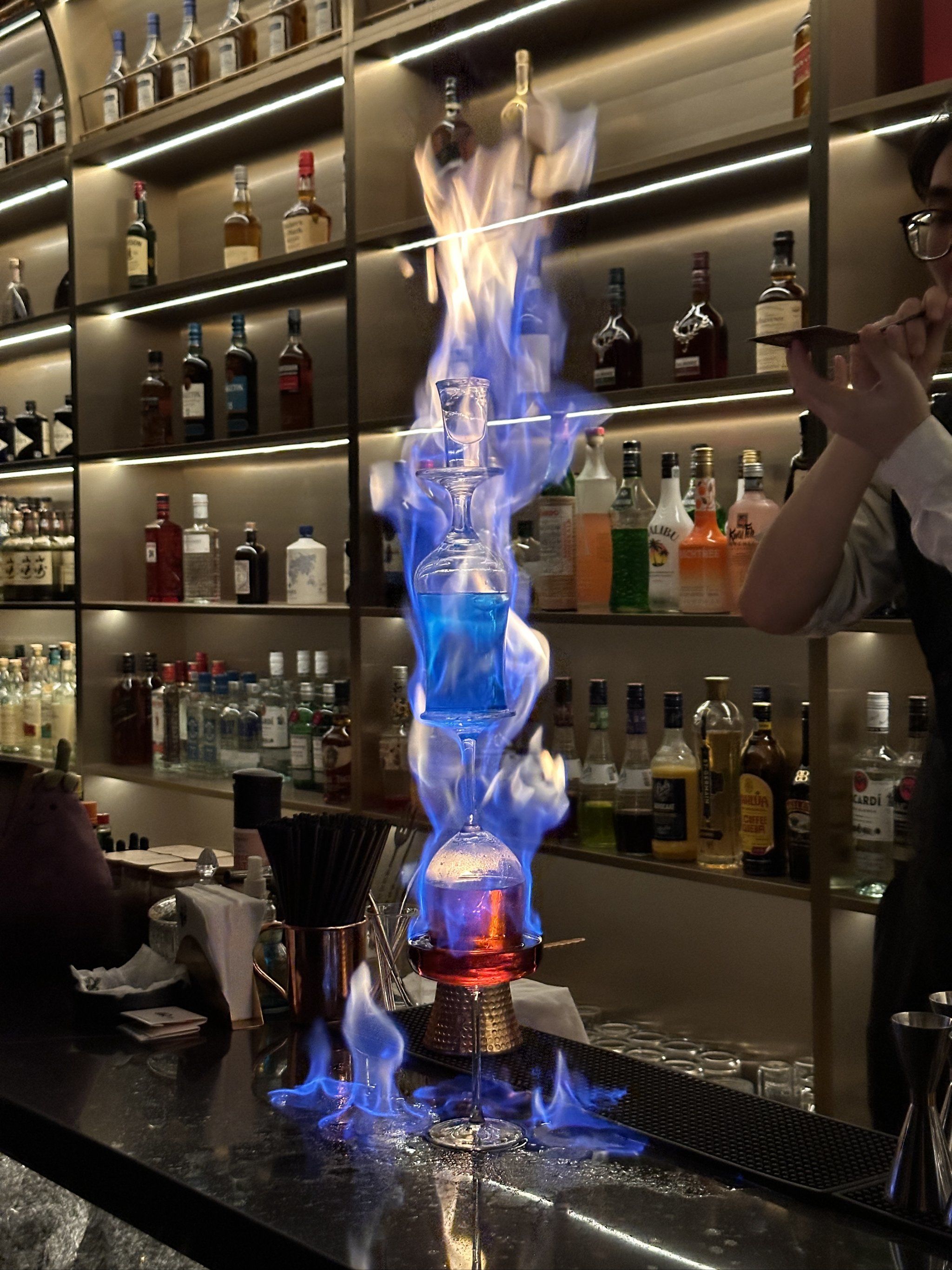 台州惊现漂亮火焰酒!就在温岭迷岛bar!