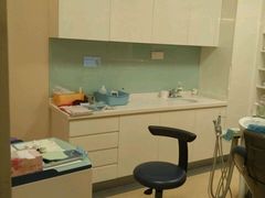 -瑞尔齿科(上海长风大悦城店)