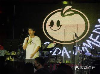 第一次看线下脱口秀，没买到笑果的门票，抱着试试看的心