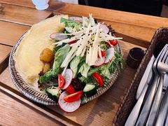 火腿芝士欧姆蛋配烤土豆沙拉-Ginko银子(青龙街店)