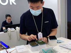 -荣耀授权专卖店(黄浦浙江中路店)