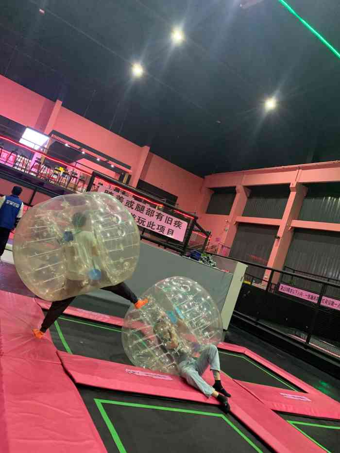 反弹空间蹦床馆