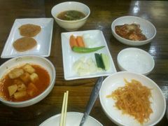 配套的小菜！比较精致-长寿参鸡汤(朝韩风情街店)