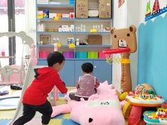 -蓝鲸奇亲子游泳俱乐部