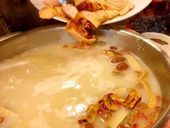 -鲜入围煮花胶鸡海鲜火锅