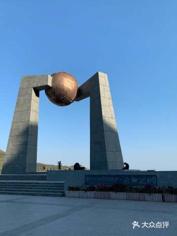 导游带我们来这里，之前就看到过这个图，原来竟是北回归