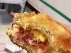 Big&nbsp;men菠萝包-澳门陈光记烧味饭店(南京德基广场店)
