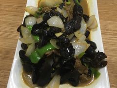 木耳炒肉-清真·伊清阁餐厅
