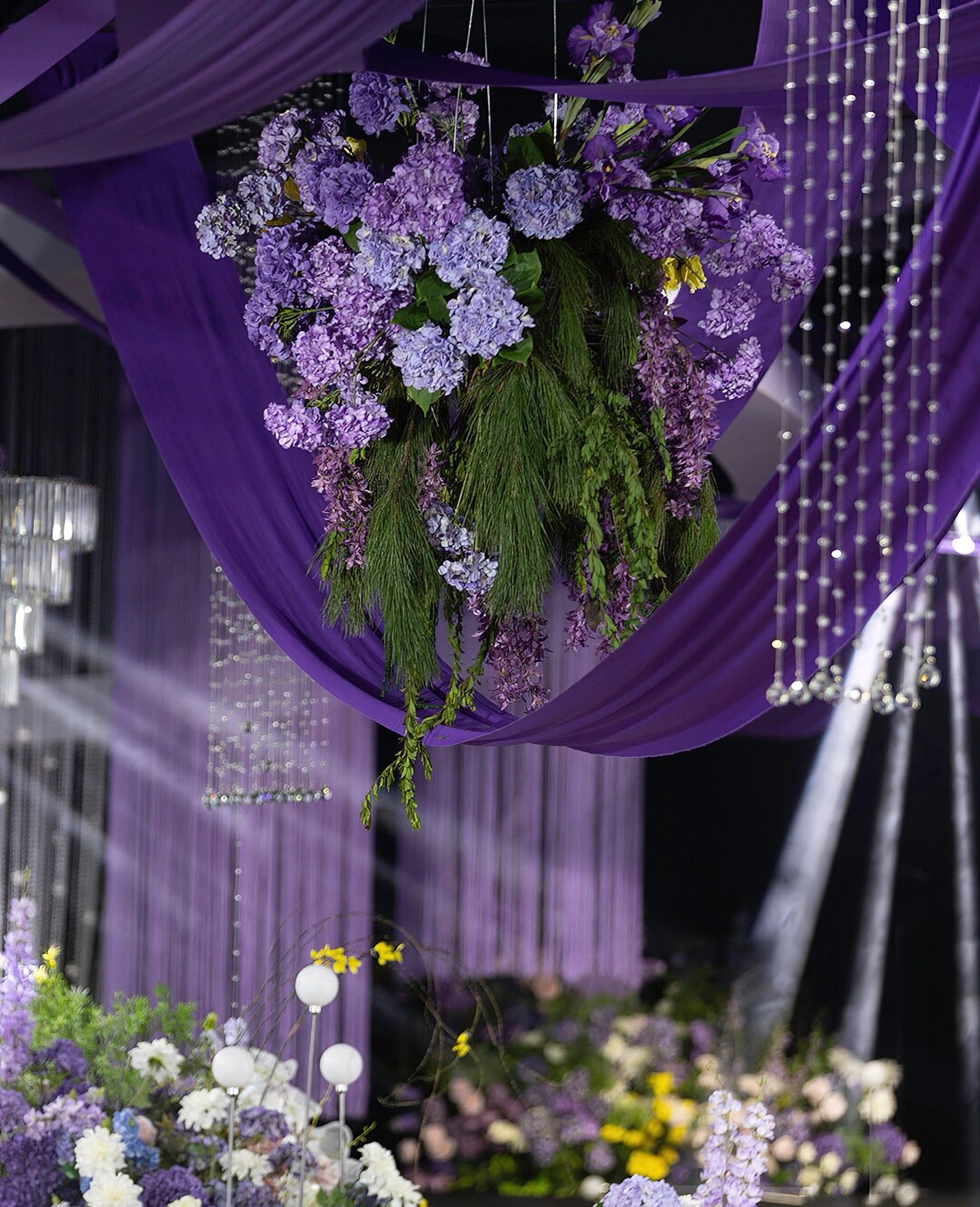 线帘是这场婚礼的重头戏 让人仿佛置身于梦幻世界