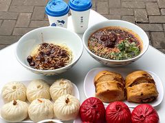 -李与白包子铺(桐梓林店)