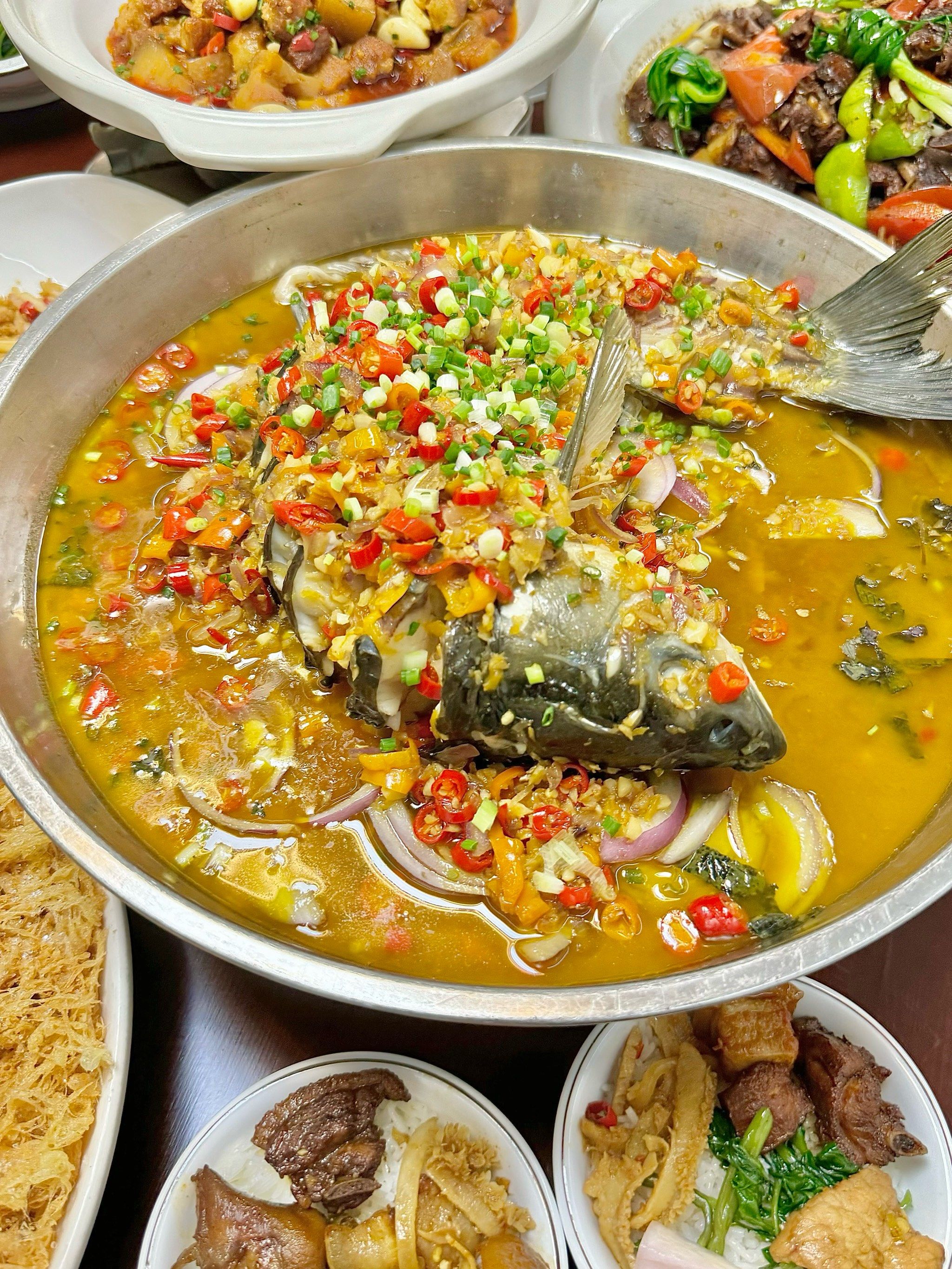 好吃到没空说话!全都在认真炫饭!