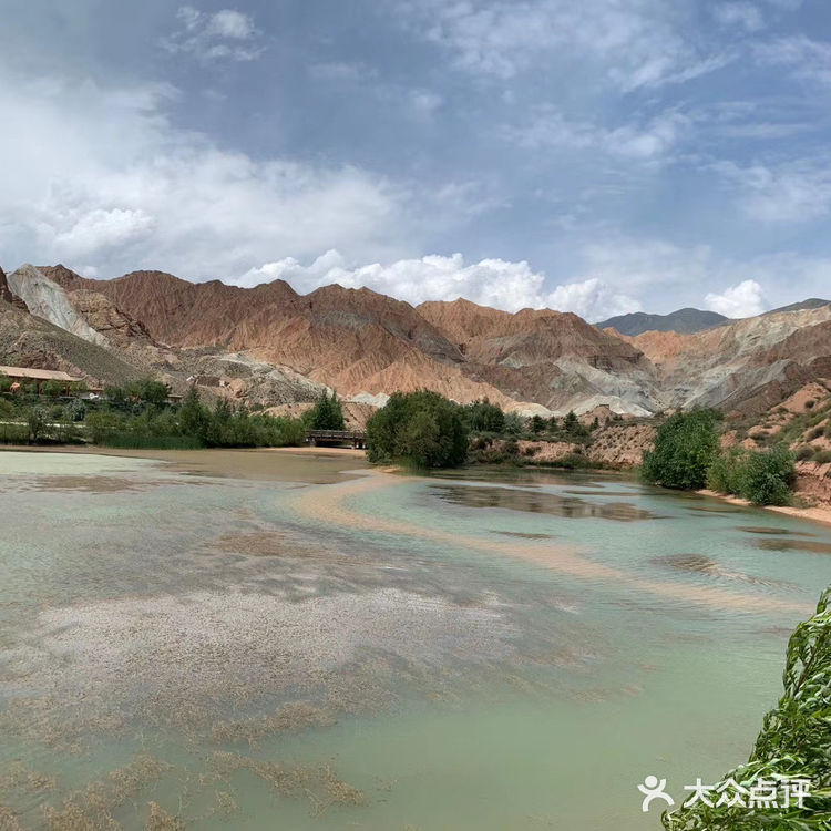 · 贵德国家地质公园，丹霞地貌  ​