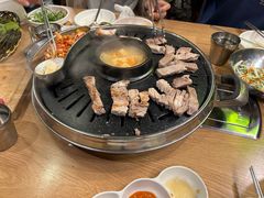 -江南猪肉商会无限续吃(弘大店)
